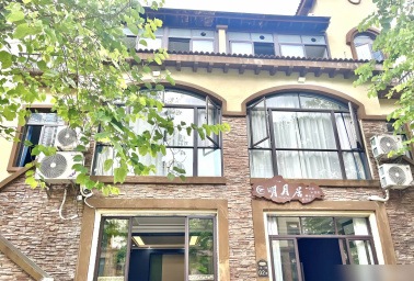 【清远·金碧天下X6房温泉别墅】人均不到50+就能入住百万豪装大户型别墅！￥588元抢金碧天下六房温泉别墅+私家泡池+欢乐KTV+麻将+电烤炉+免费使用厨房厨具等！可升级7房/8房别墅（T2有效期至2025年12月30日）
