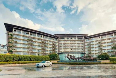 【休闲度假套票】泡珍稀富硒温泉！￥499抢住颐和温泉大酒店-豪华双床房，尊享无限次露天温泉+儿童乐园池+双人早餐