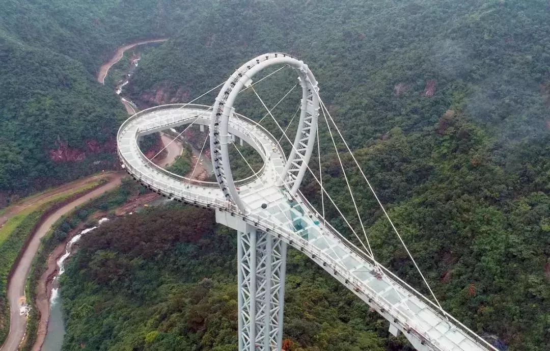 广东唯一天门玻璃悬廊明天开放，佛山出发1.5h可达