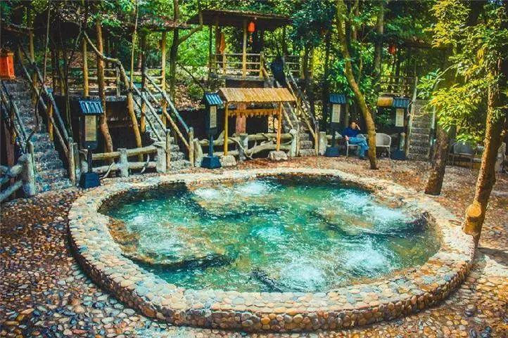 按摩温泉池
