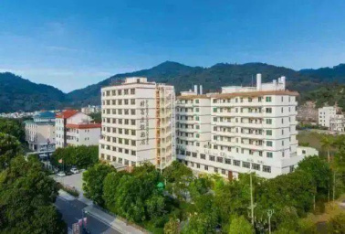 [五一可用]199元抢财富度假酒店豪华双床/大床房1间1晚，含双人露天温泉门票+畅玩乒乓球、儿童乐园波波池等娱乐设施，~有效期至2025年9月30日。