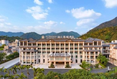 【踏青美食】4A景区花式泡泉~¥499抢住江门恩平锦江温泉-主楼园景房，享2大1小早餐+双人美食套餐+畅泡70+露天温泉+双人亲亲鱼疗，打卡冷热瀑布、温泉冲浪、温泉漂流！